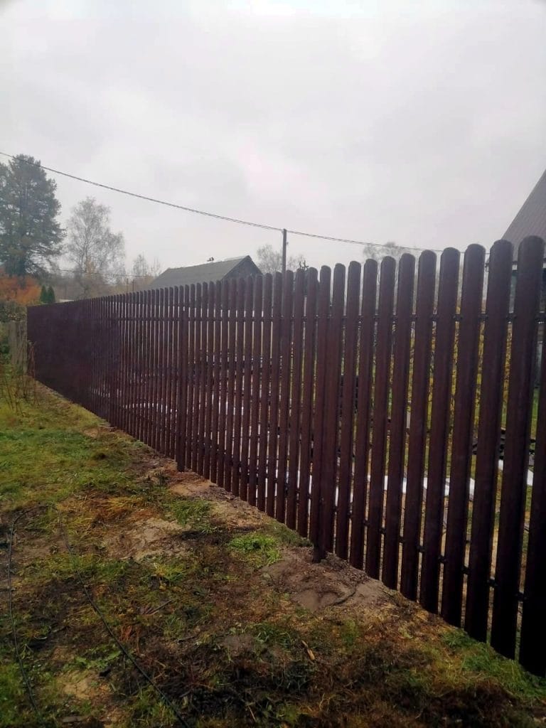 Забор из одностороннего штакетника